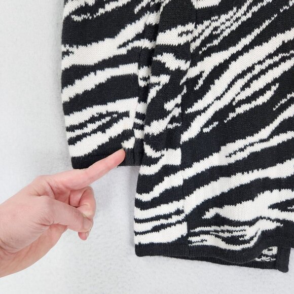 Chicos Sweater Womens 0 Black White 4 Zebra Print Cardigan Knit Casual Classic - Picture 11 of 12